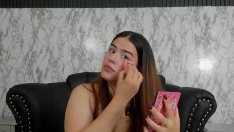 Snapshot of miamontoya chatting on 01/28/25, 12:43 Mia   -5 7001400 Follow  online show from 01/28/25, 12:43