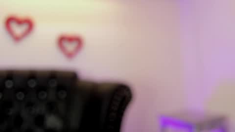 Snapshot of miamontoya chatting on 02/20/25, 11:54 Mia   -5 7001400 Follow  online show from 02/20/25, 11:54