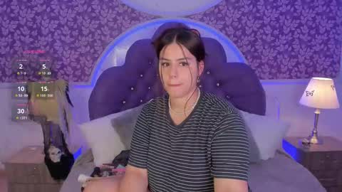 Snapshot of miamontoya chatting on 10/13/25, 01:22 Mia   -5 7001400 Follow  online show from 10/13/25, 01:22