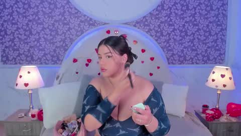 Mia   -5 7001400 Follow  online show from 02/20/26, 01:22