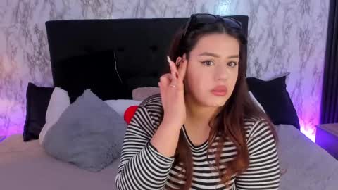Mia   -5 7001400 Follow  online show from 05/30/26, 01:19