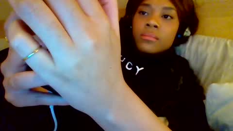 MiaMuffn online show from 12/22/24, 12:39