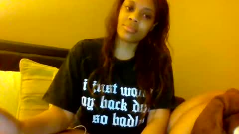 MiaMuffn online show from 01/01/25, 08:15