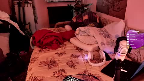 Snapshot of miaowhowl chatting on 01/14/25, 12:14 Kristien online show from 01/14/25, 12:14