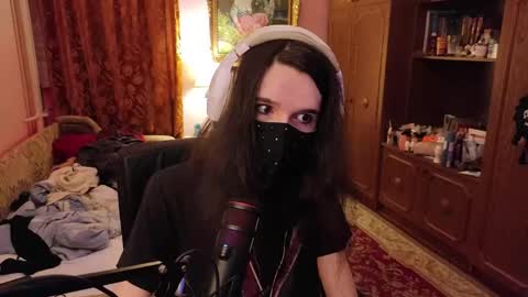 Snapshot of miaowhowl chatting on 11/07/25, 08:42 Kristien online show from 11/07/25, 08:42