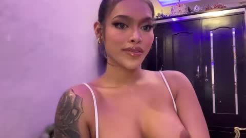 Snapshot of miapasita chatting on 02/19/25, 06:00 Mia online show from 02/19/25, 06:00