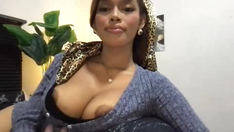 Snapshot of miapasita chatting on 09/12/25, 05:24 Mia online show from 09/12/25, 05:24