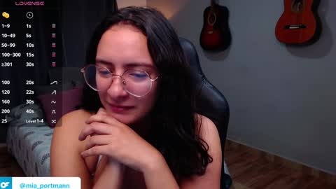 Snapshot of miaportman chatting on 12/04/24, 12:03 MIAPORTMANN online show from 12/04/24, 12:03