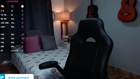 Snapshot of miaportman chatting on 12/22/24, 03:22 MIAPORTMANN online show from 12/22/24, 03:22