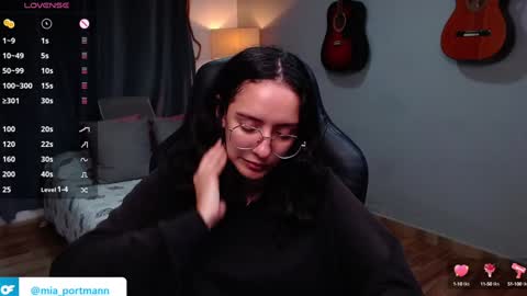 Snapshot of miaportman chatting on 12/23/24, 12:19 MIAPORTMANN online show from 12/23/24, 12:19