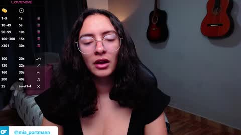 Snapshot of miaportman chatting on 12/29/24, 09:28 MIAPORTMANN online show from 12/29/24, 09:28