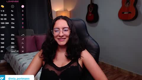 Snapshot of miaportman chatting on 12/30/24, 07:53 MIAPORTMANN online show from 12/30/24, 07:53