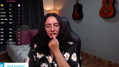 Snapshot of miaportman chatting on 01/03/25, 10:52 MIAPORTMANN online show from 01/03/25, 10:52