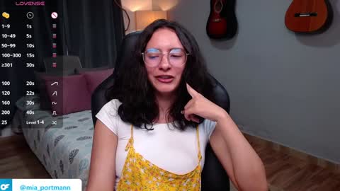 Snapshot of miaportman chatting on 01/04/25, 12:16 MIAPORTMANN online show from 01/04/25, 12:16