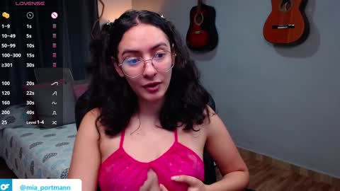 Snapshot of miaportman chatting on 01/09/25, 09:16 MIAPORTMANN online show from 01/09/25, 09:16