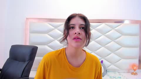 Snapshot of miaqueen021 chatting on 01/28/25, 06:39 Sweetie Mia online show from 01/28/25, 06:39