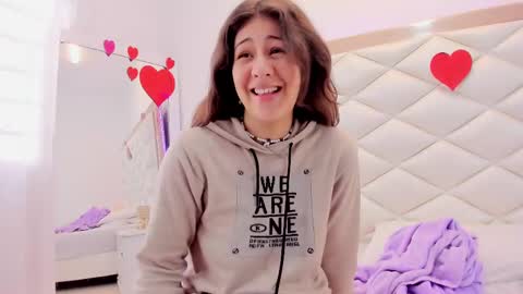 Sweetie Mia online show from 02/14/25, 06:40