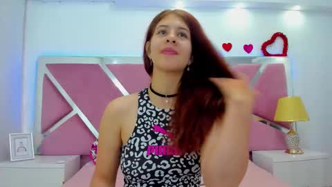 Snapshot of miaqueen021 chatting on 11/07/25, 12:49 Sweetie Mia online show from 11/07/25, 12:49