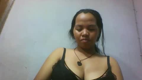 Snapshot of miarii chatting on 05/19/26, 04:24 miarii online show from 05/19/26, 04:24