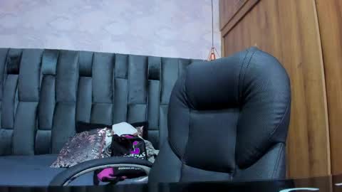 miarivers_1 online show from 04/09/26, 02:22