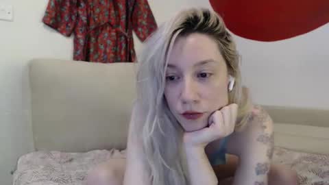 Snapshot of miashibari chatting on 10/02/25, 02:51 Mia online show from 10/02/25, 02:51