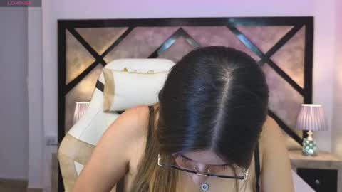 Mia online show from 04/22/26, 07:59