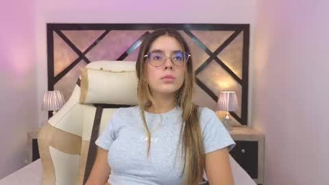 Mia online show from 06/19/26, 08:01
