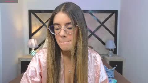 Mia online show from 06/25/26, 07:51