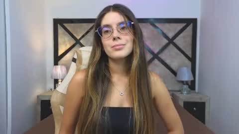 Mia online show from 06/26/26, 07:18