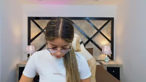 Mia online show from 07/16/26, 07:31