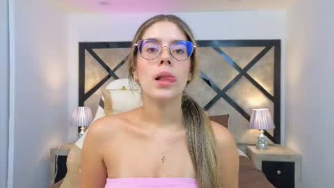 Mia online show from 07/18/26, 07:28