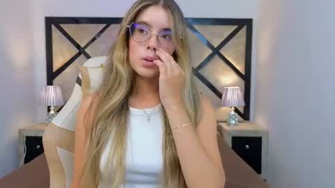 Mia online show from 07/21/26, 09:50