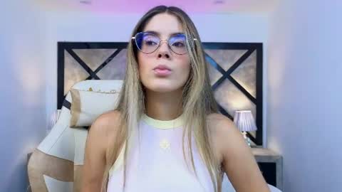Mia online show from 07/27/26, 07:21