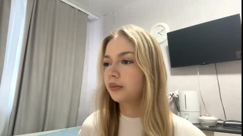 Snapshot of miasuszynski chatting on 02/17/26, 01:07 Milana online show from 02/17/26, 01:07