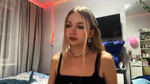 Snapshot of miasuszynski chatting on 02/19/26, 08:05 Milana online show from 02/19/26, 08:05