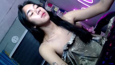 Mia online show from 11/28/25, 01:25