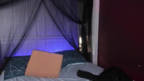 miaturnerr_ online show from 01/14/26, 12:22