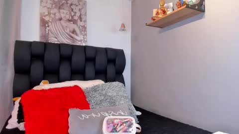 Snapshot of miavelvet1 chatting on 10/01/25, 03:01 miavelvet1 online show from 10/01/25, 03:01