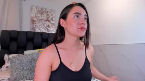 Snapshot of miavelvet1 chatting on 11/25/25, 03:06 miavelvet1 online show from 11/25/25, 03:06