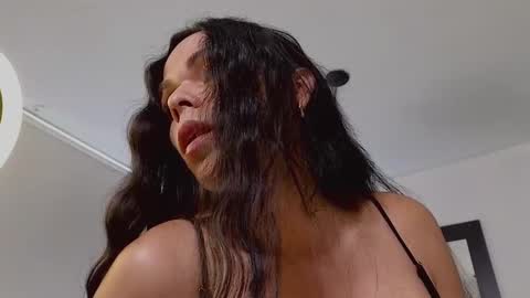 Mia online show from 02/05/25, 01:54