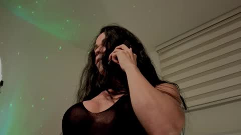 Mia online show from 09/10/25, 06:08