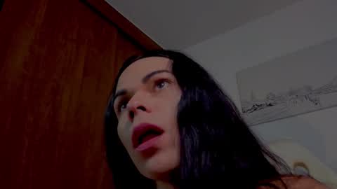 Mia online show from 10/04/25, 02:04