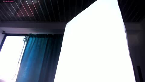 Mia Villalobos online show from 04/23/26, 10:45