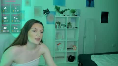 Mia online show from 10/06/25, 03:26