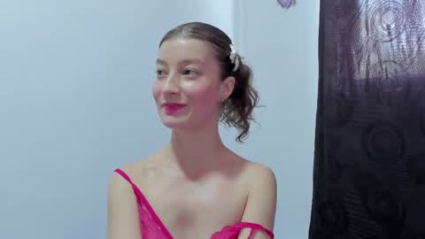 Snapshot of miavolkova_ chatting on 09/17/25, 04:52  Chloe  online show from 09/17/25, 04:52