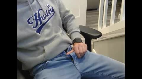 Snapshot of mic6969mic chatting on 11/19/25, 03:23 mic6969mic online show from 11/19/25, 03:23