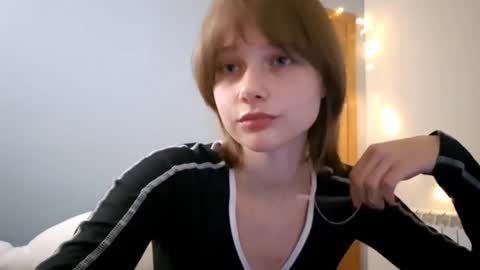 Snapshot of micasulejmanovski chatting on 09/26/25, 05:17 Luna online show from 09/26/25, 05:17