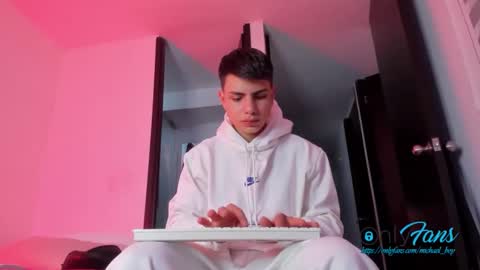 Michael Boy online show from 10/31/25, 08:21