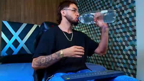 Snapshot of michael_magno chatting on 10/15/25, 07:03 Michael Stevens online show from 10/15/25, 07:03