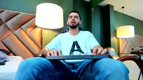 Snapshot of michael_magno chatting on 10/16/25, 08:54 Michael Stevens online show from 10/16/25, 08:54